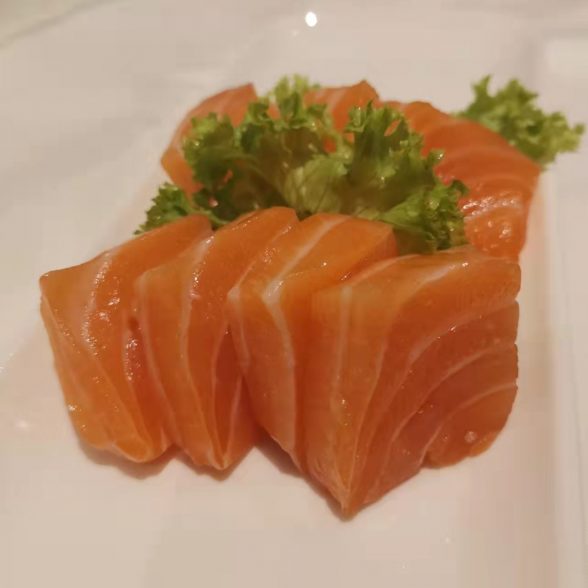 320. sashimi salmone 8pz