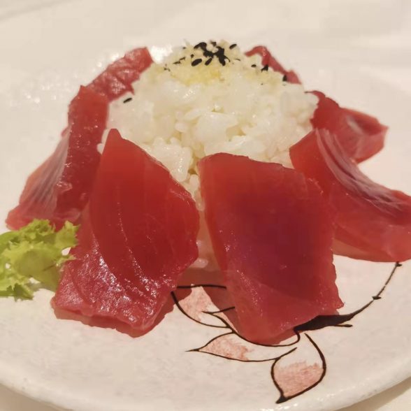 325. chirashi tonno