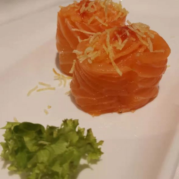 333. gunkan tartare salmone 2pz